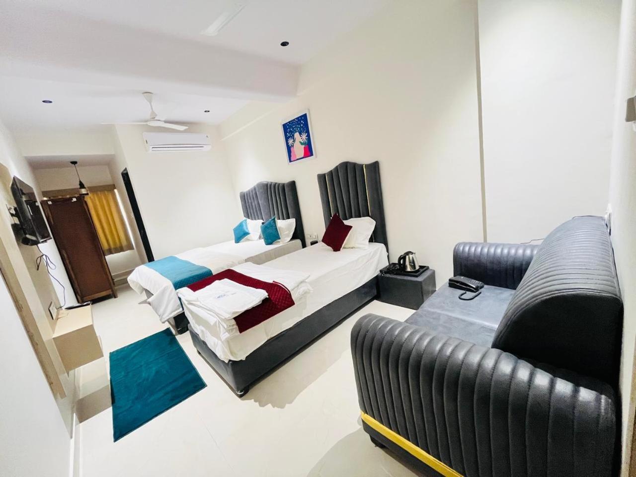Hotel Royal Sky Morbi Exterior photo